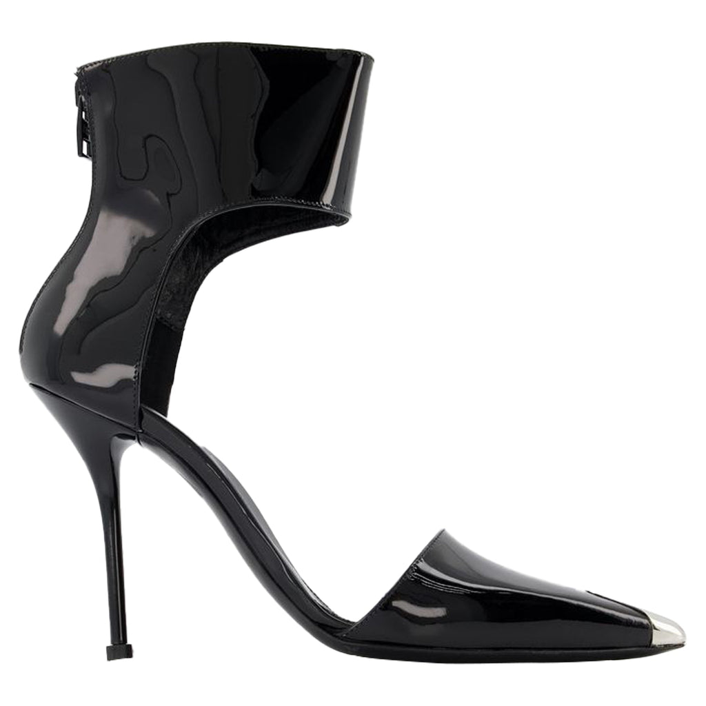 Sandals in Black/Silver Leather