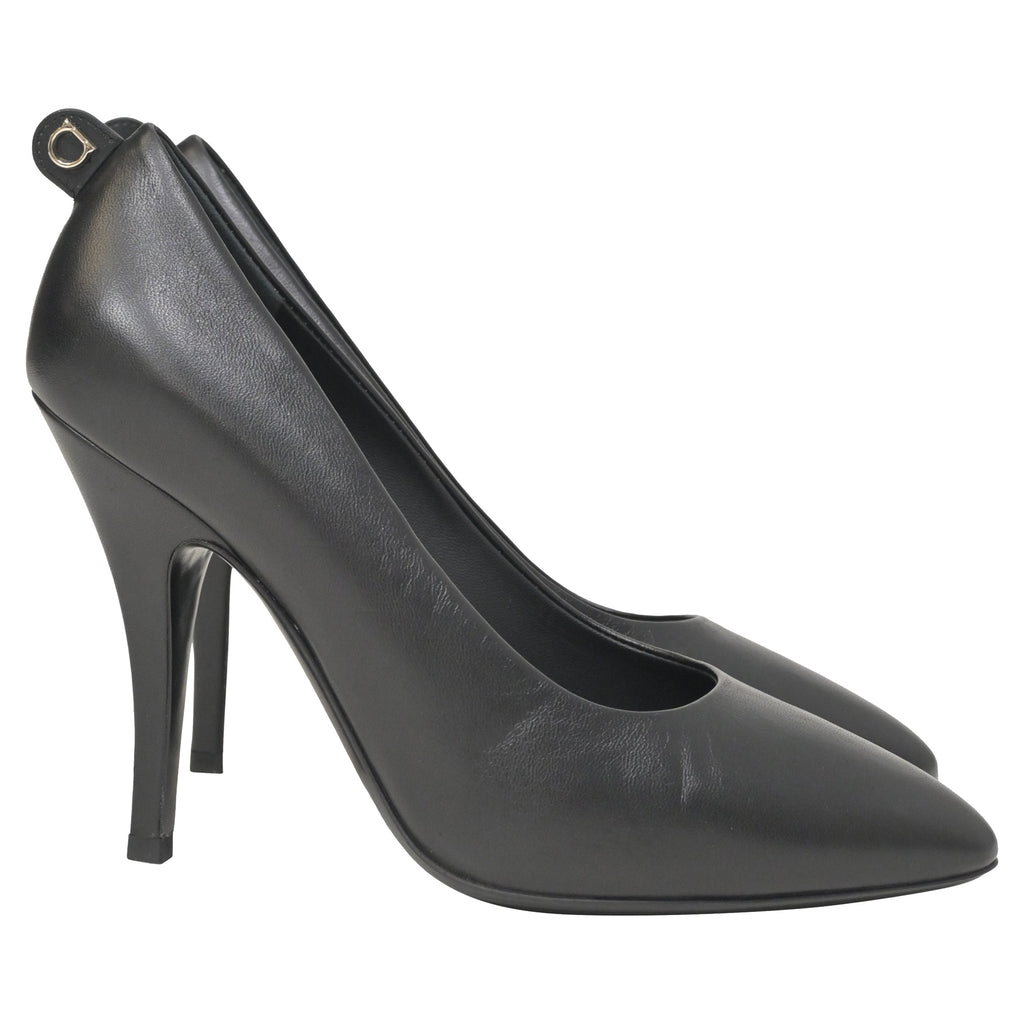 Salvatore Ferragamo Judy 87 Pumps in Black Leather