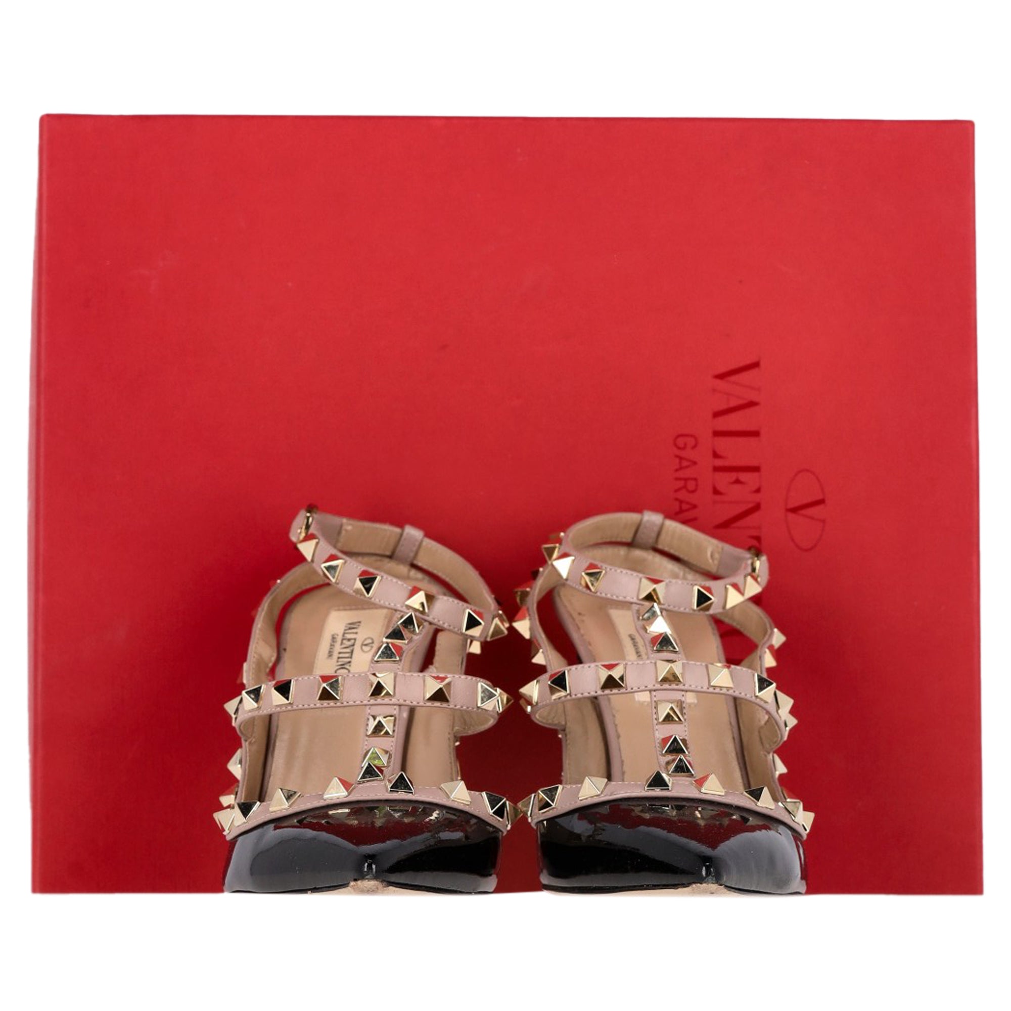 Valentino Garavani Rockstud 100 Pumps in Black Patent Leather