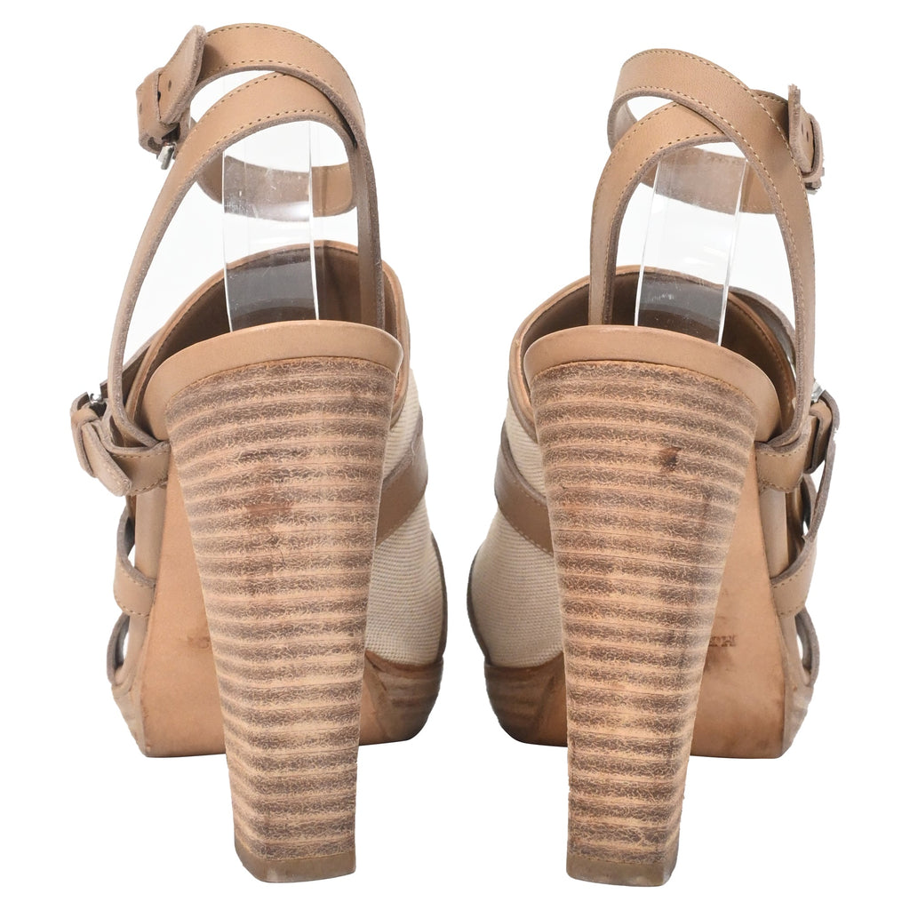 Hermès Buckle Detail Sandals in Beige Leather