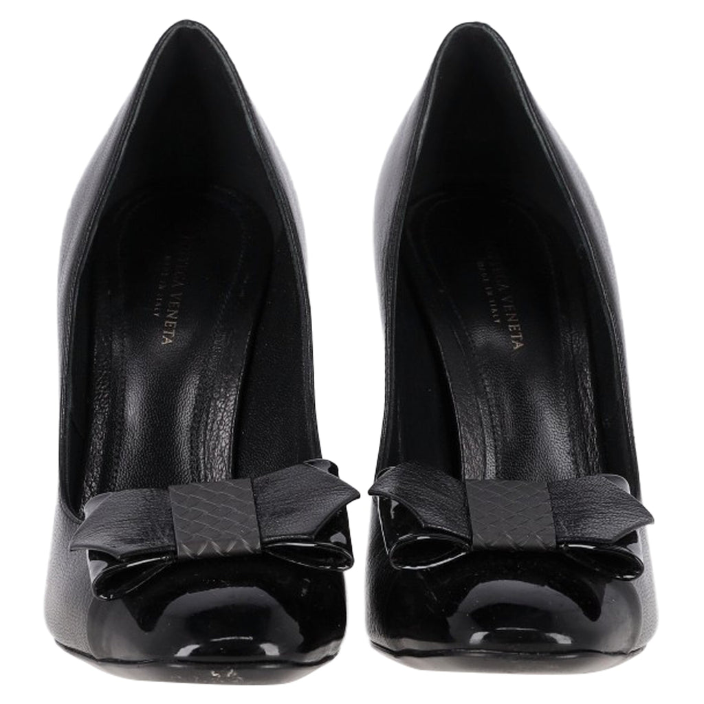 Bottega Veneta Bow Detail Pumps in Black Leather