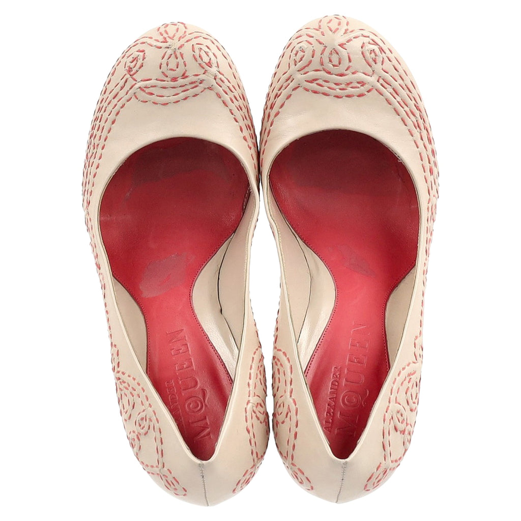 Alexander Mcqueen Stitching Detail Pumps in Cream Leather