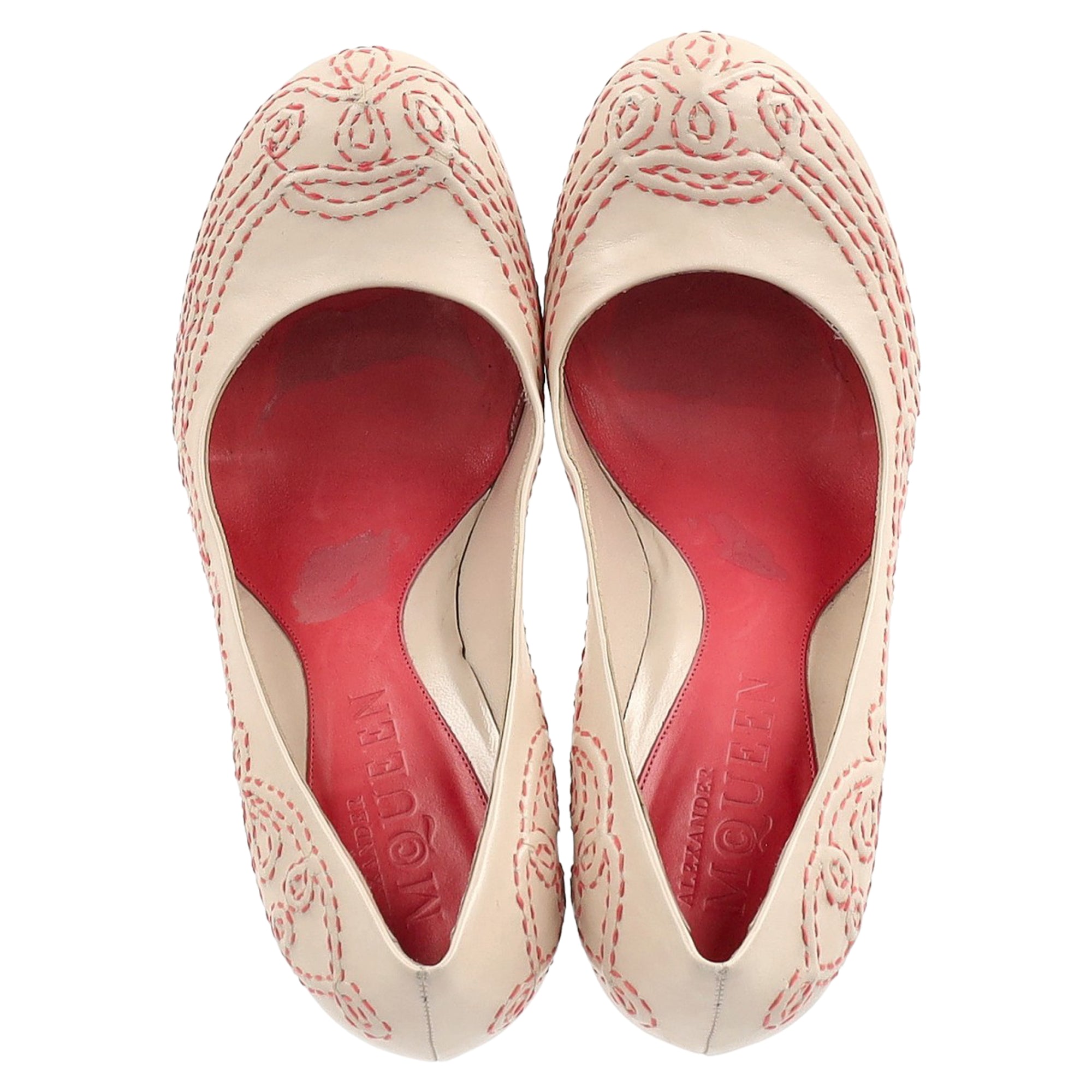 Alexander Mcqueen Stitching Detail Pumps in Cream Leather