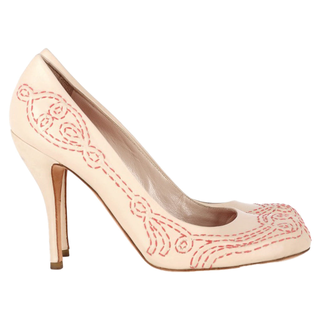 Alexander Mcqueen Stitching Detail Pumps in Cream Leather
