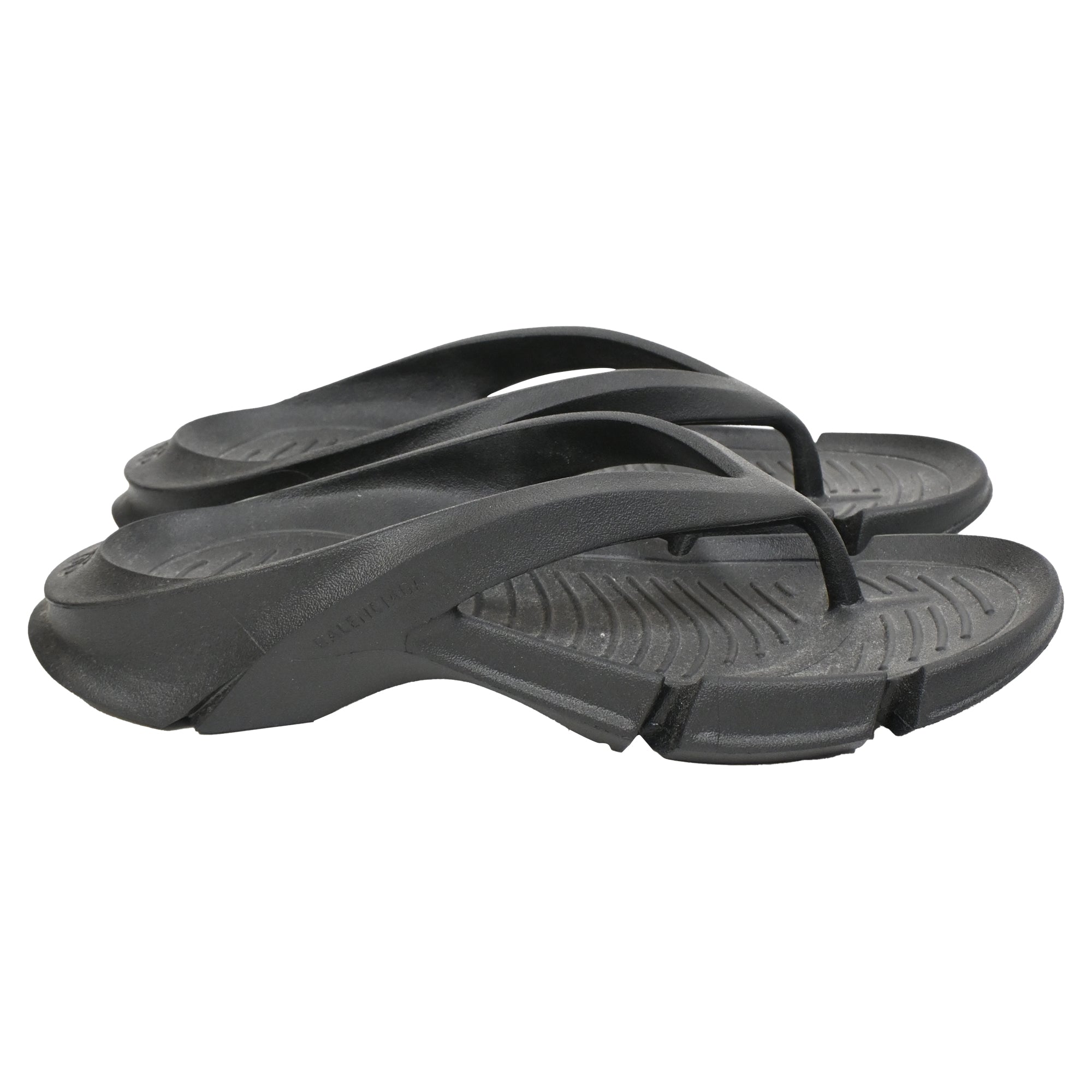 Men's Balenciaga Mold Thong Sandals in Black Rubber