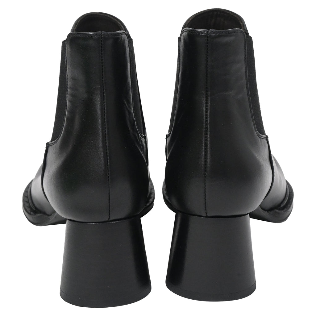Bottega Veneta Cliff Chelsea Ankle Boots in Black Leather