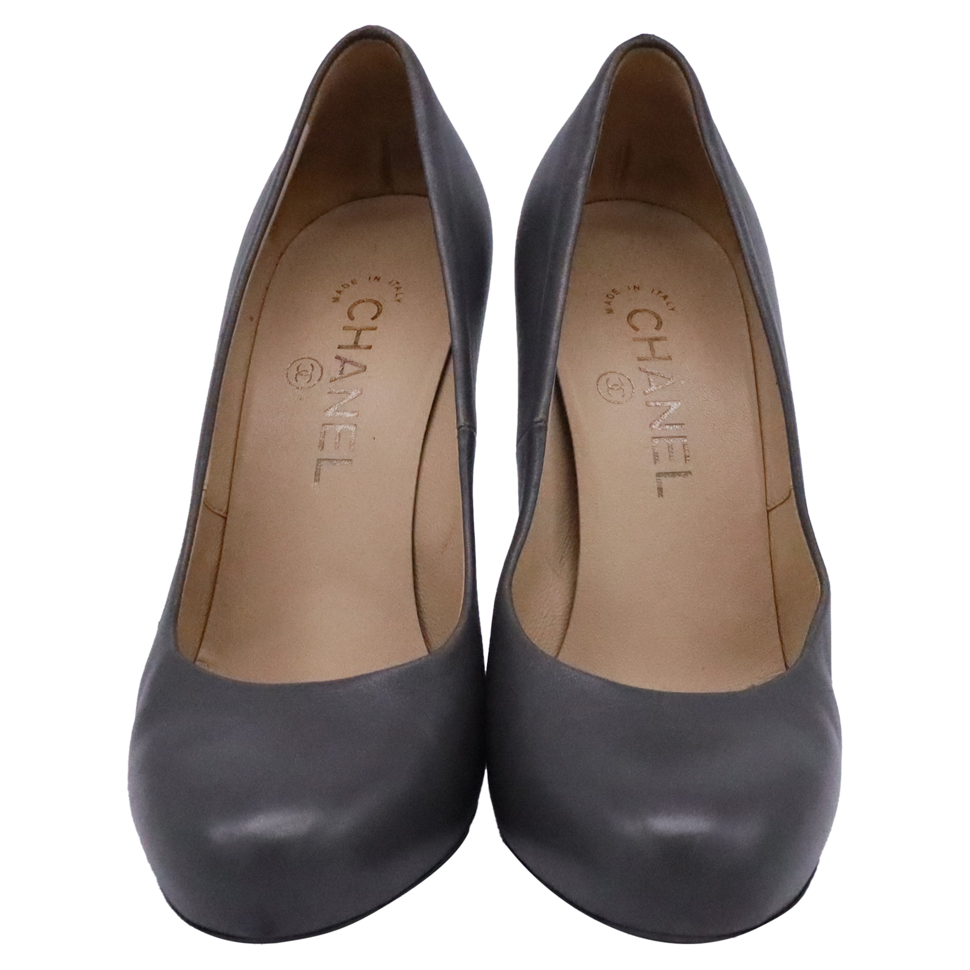 Chanel CC Round-Toe Pumps in Grey Leather