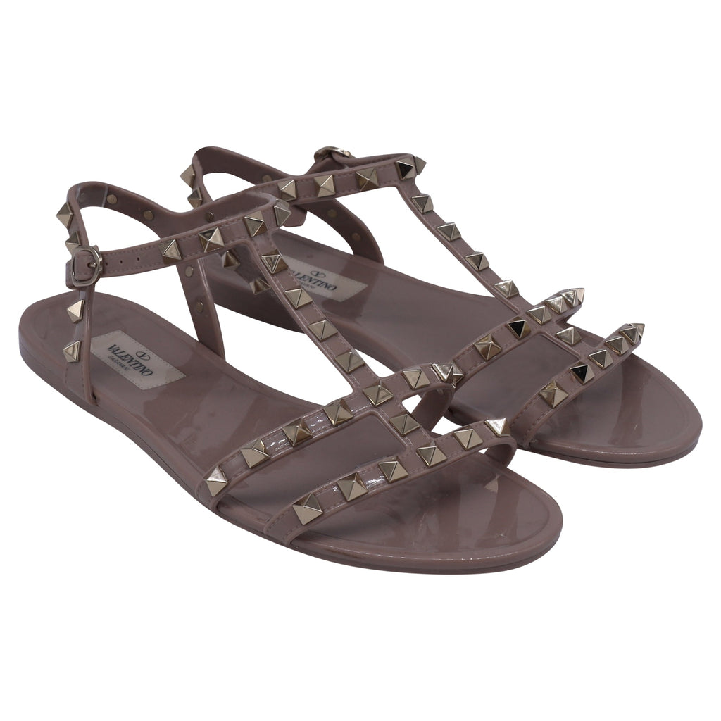Women's Valentino Garavani Rockstud Flat Sandals in Beige Rubber