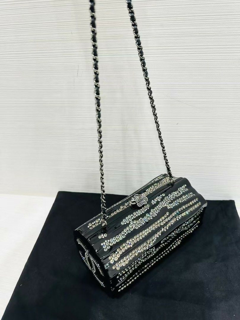 Chanel Fall-Winter 2018-2019 tree stump Plexiglass Strass Minaudiere