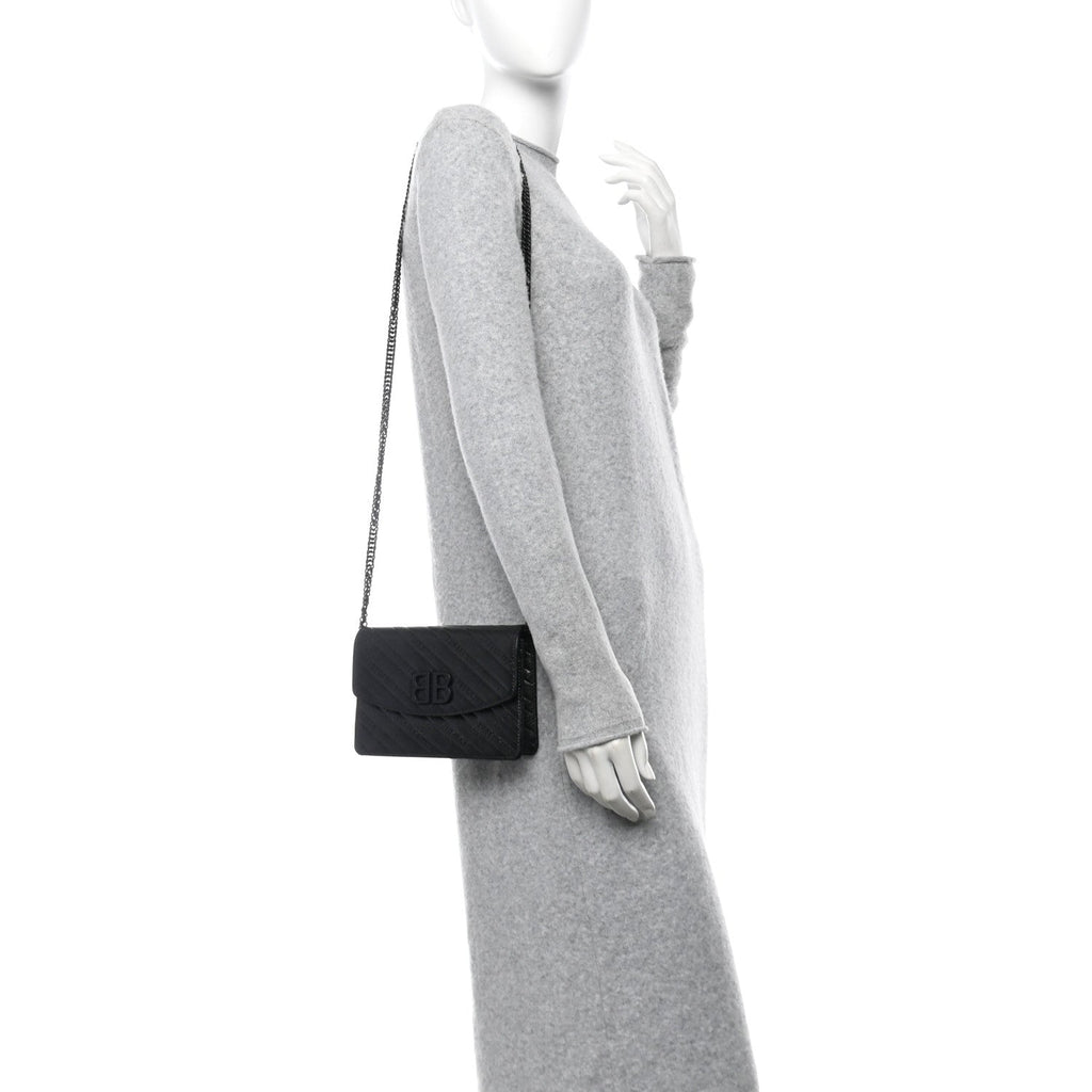 Shiny Goatskin Logo Embossed Monochrome BB Wallet On Chain Black