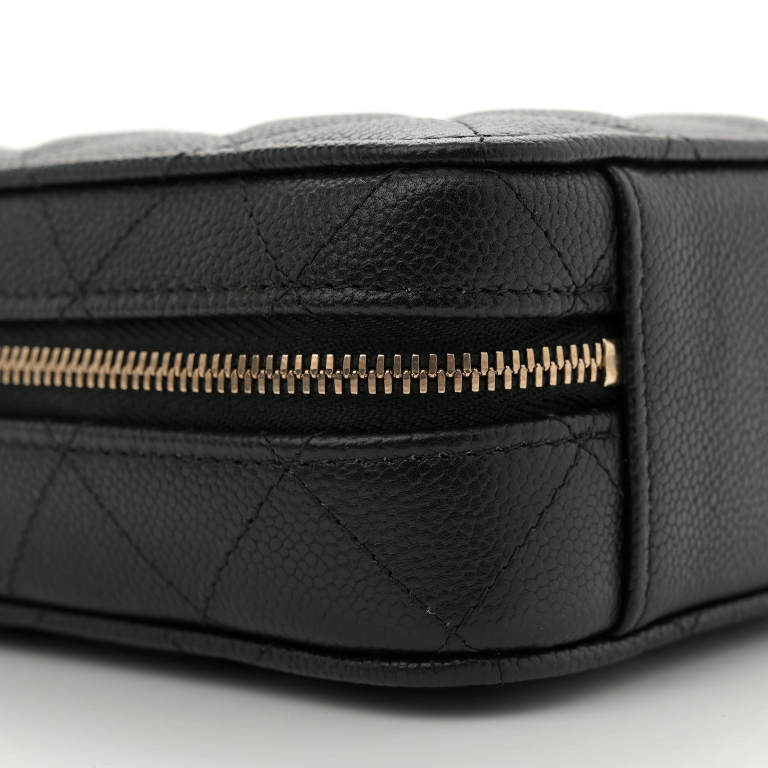 Caviar Quilted CC North South Vanity Case Black