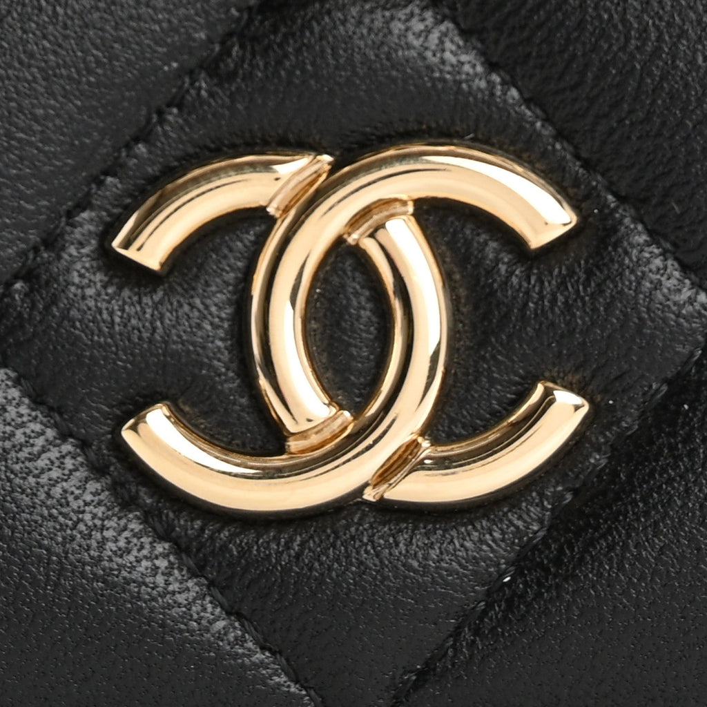 Lambskin Quilted Pearl Top Handle Clutch With Chain Black