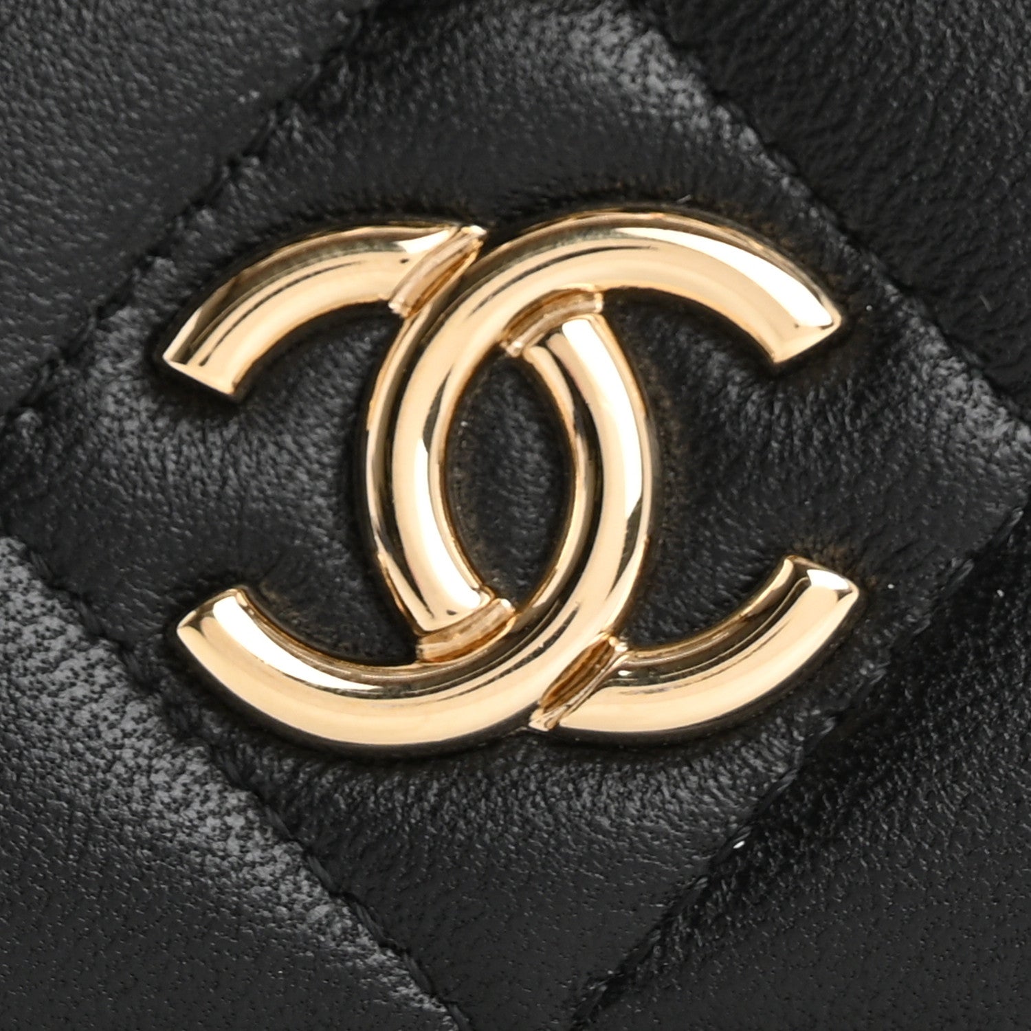 Lambskin Quilted Pearl Top Handle Clutch With Chain Black