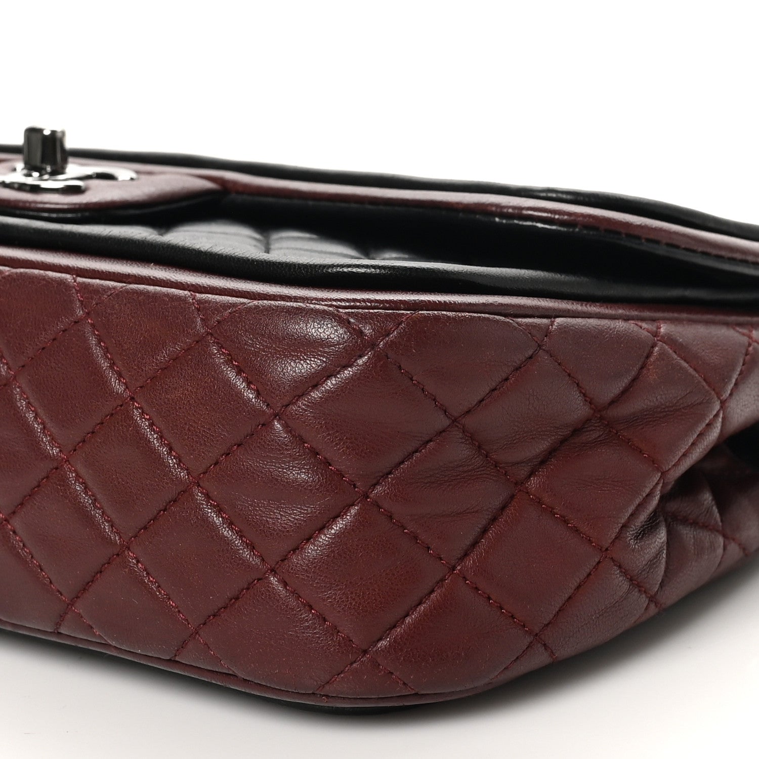 Lambskin Classic Twist Flap Black Burgundy