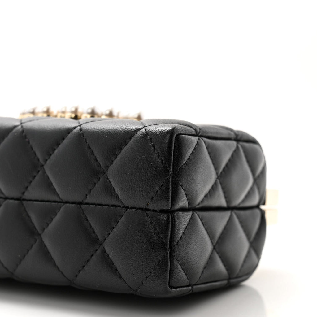 Lambskin Quilted Pearl CC Vanity Case Black