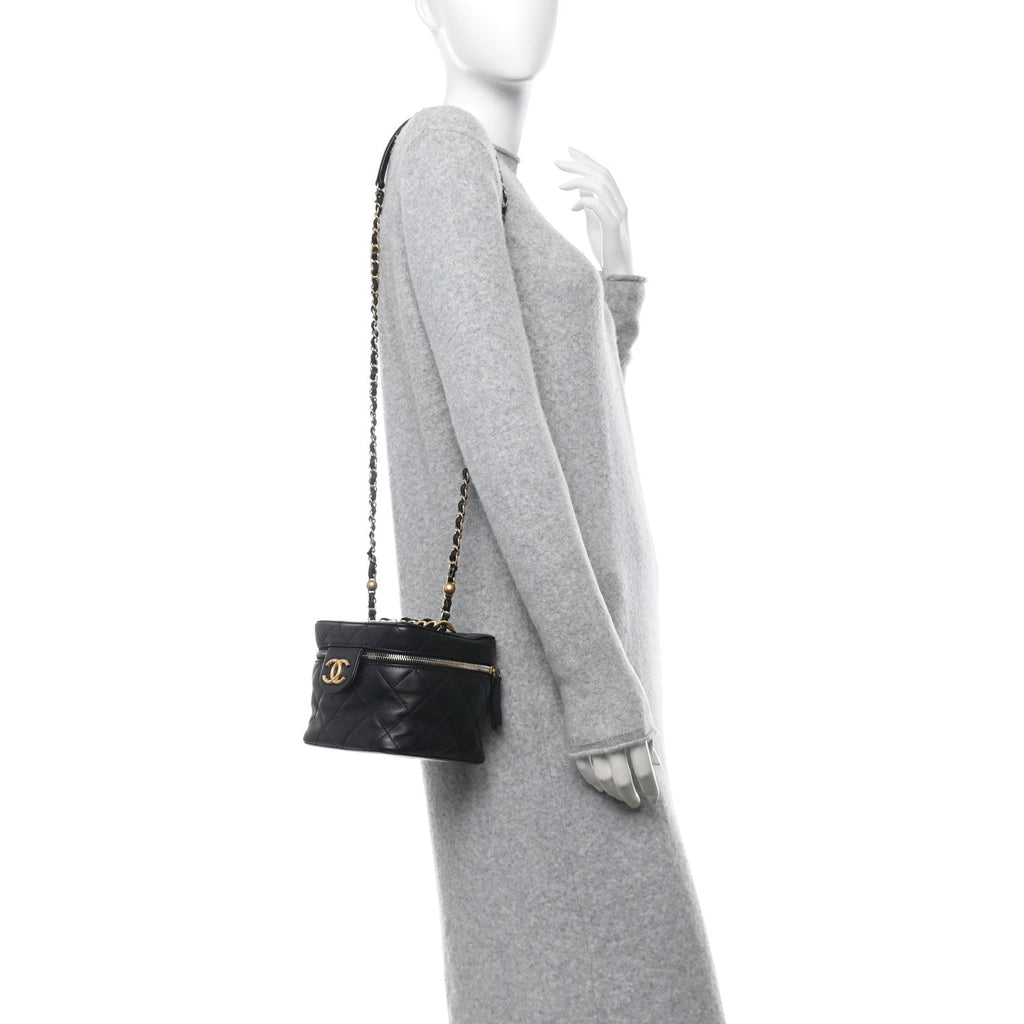 Calfskin Quilted Small Vanity Case With Chain Black