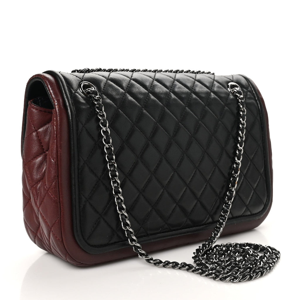 Lambskin Classic Twist Flap Black Burgundy