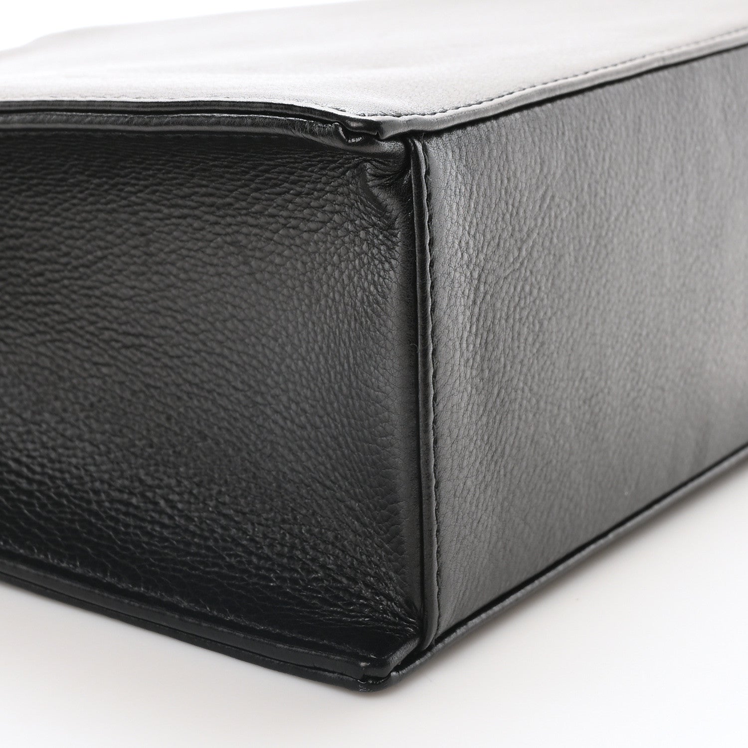 Caviar Shoulder Bag Black