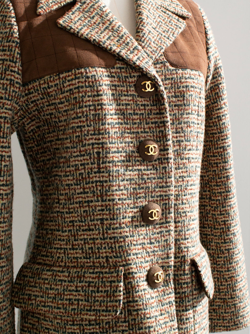 Chanel Vintage F/W 1992 English Tweed Suede Brown CC Gold Runway Jacket