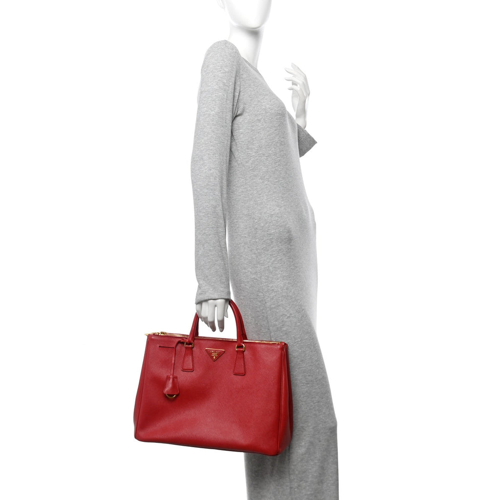 Saffiano Lux Large Galleria Double Zip Tote Fuoco