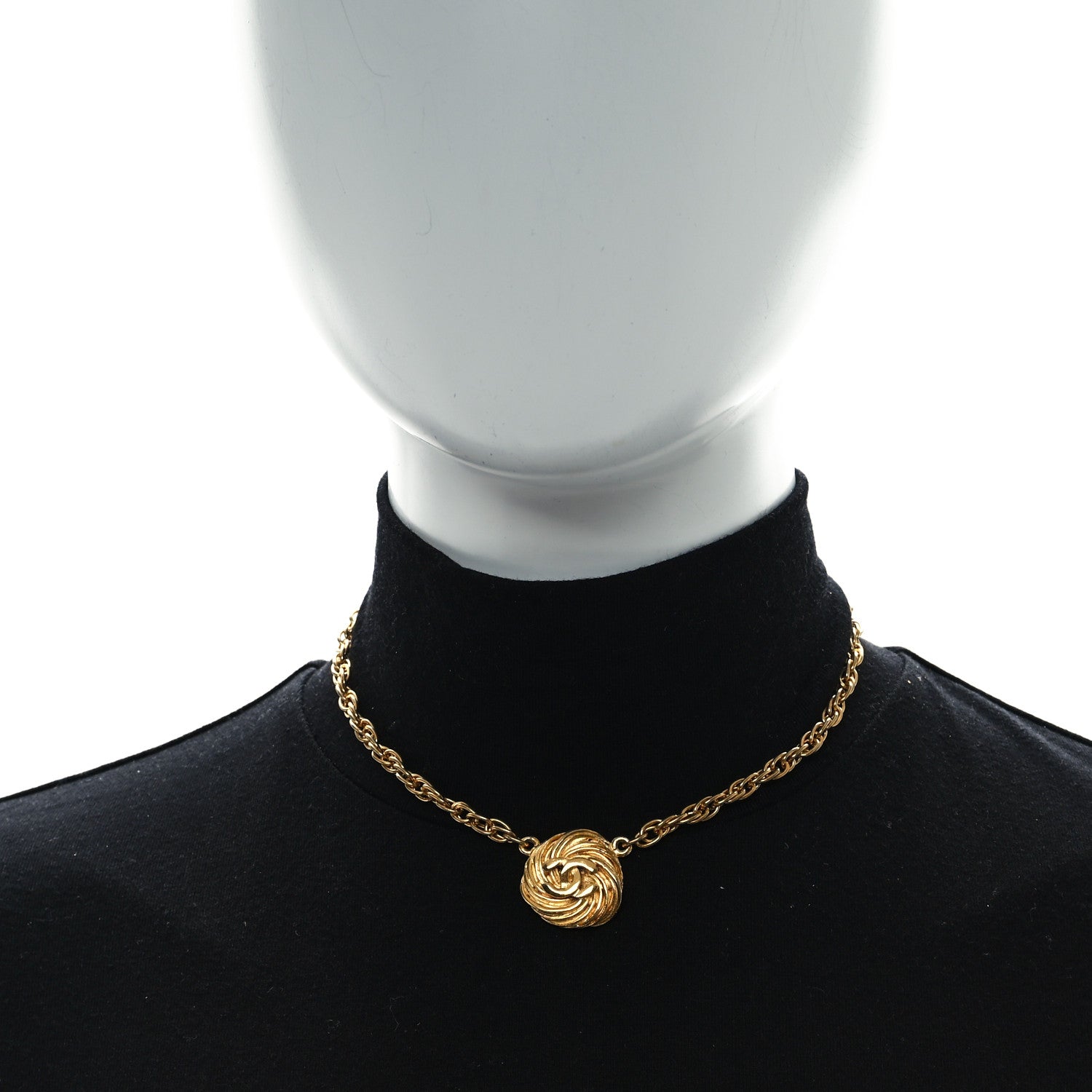 Metal CC Medallion Short Chain Necklace Gold