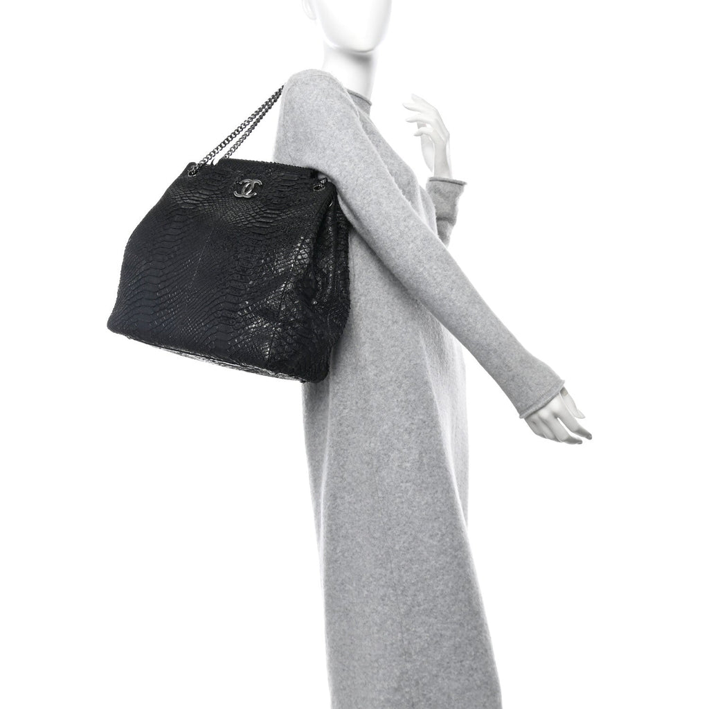 Snakeskin Accordion Tote Black