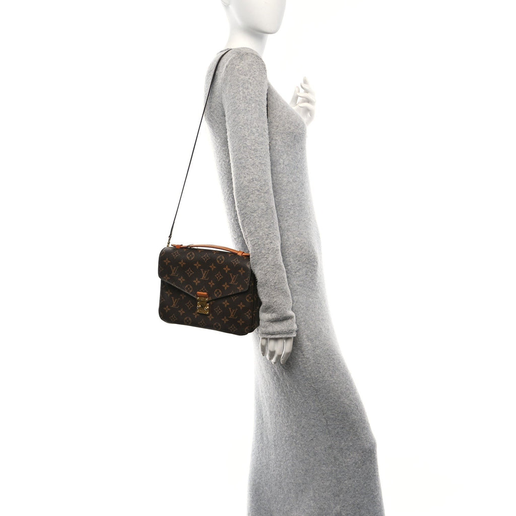 Monogram Pochette Metis