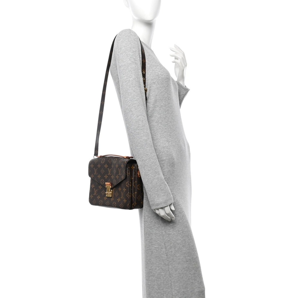 Monogram Pochette Metis