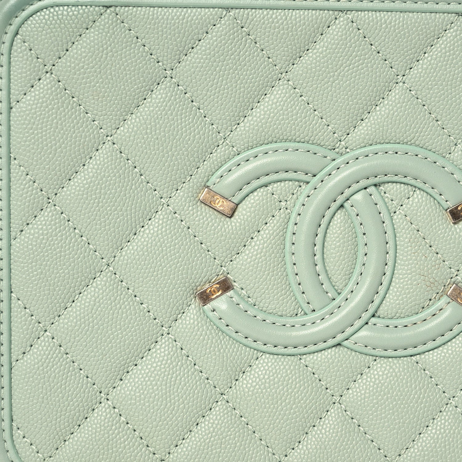 Caviar Quilted Medium CC Filigree Vanity Case Mint