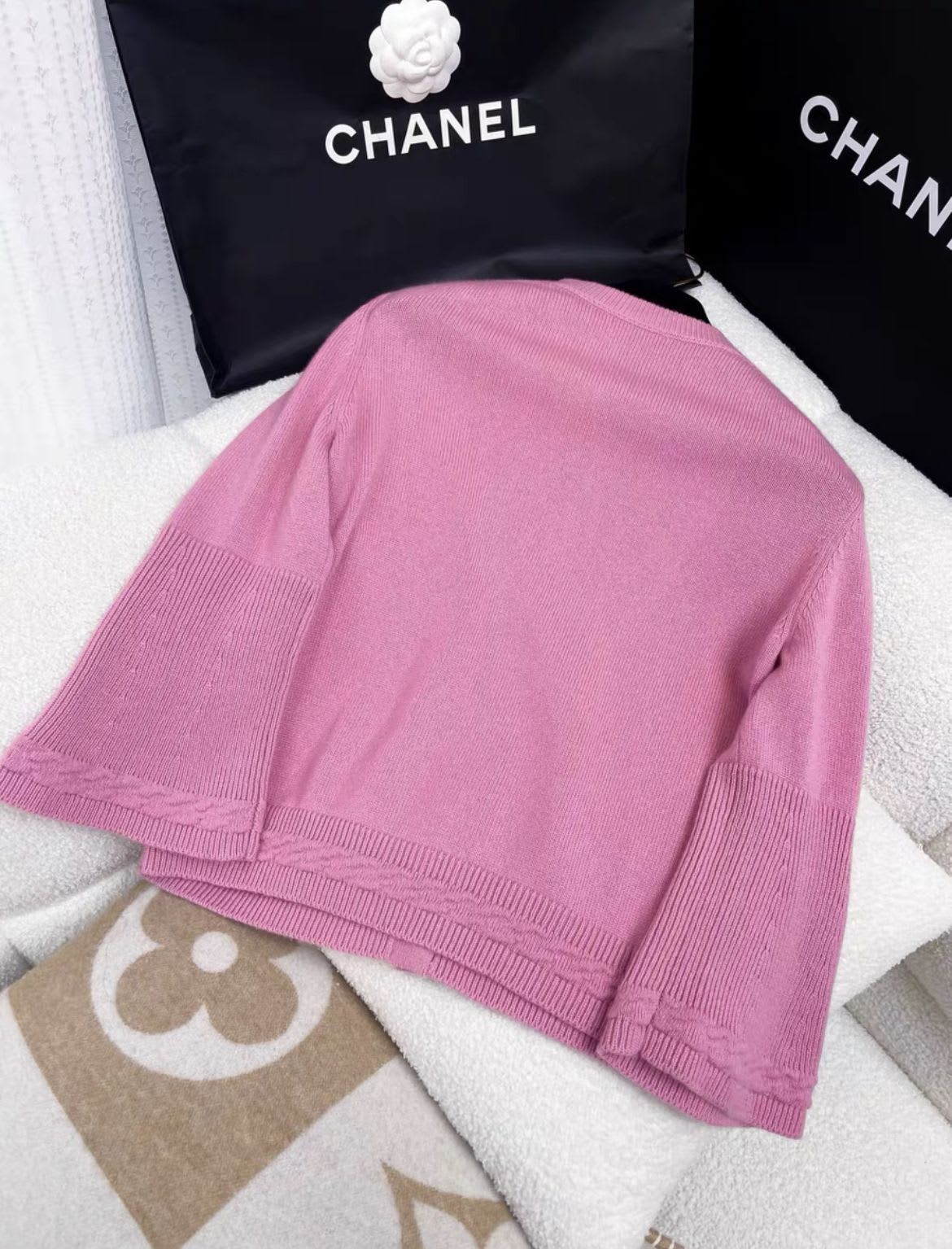 Chanel pink cashmere knitted igan