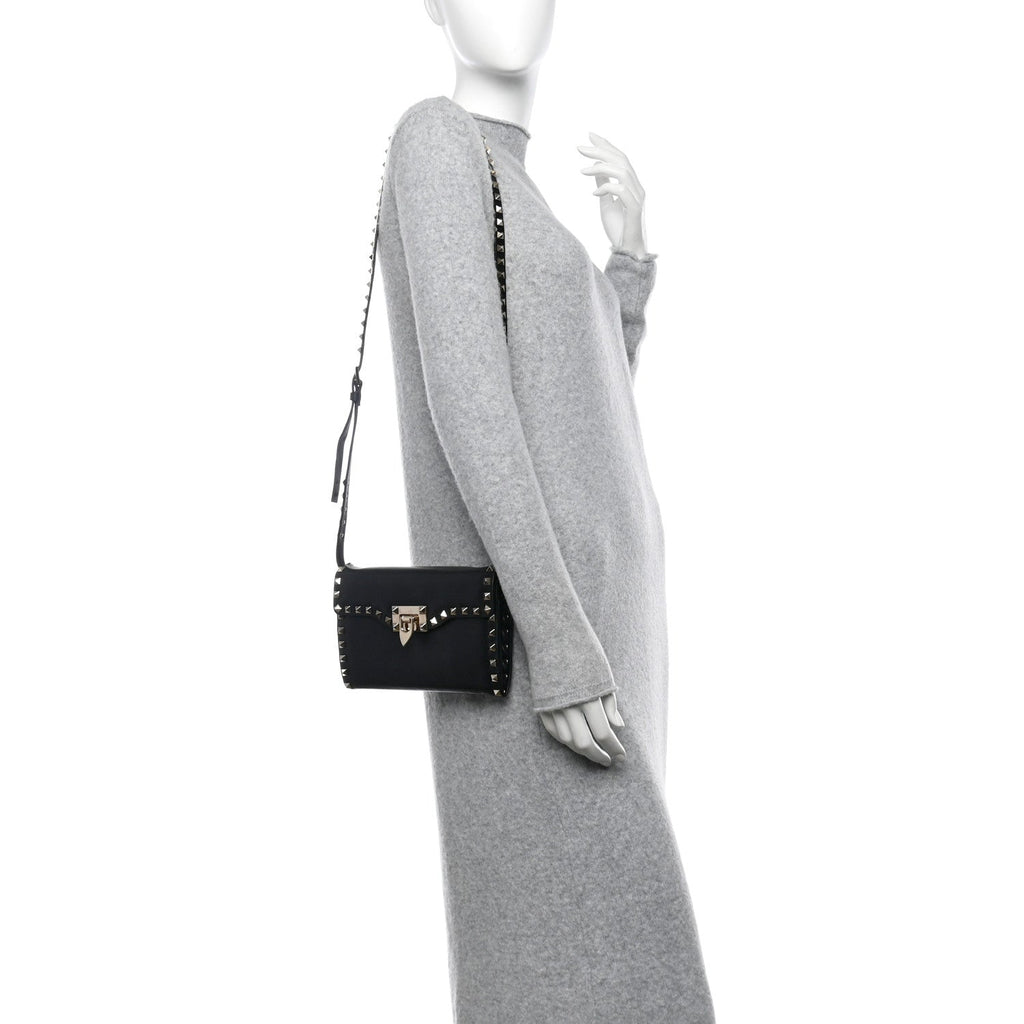 Vitello Medium Rockstud Flap Shoulder Bag Black