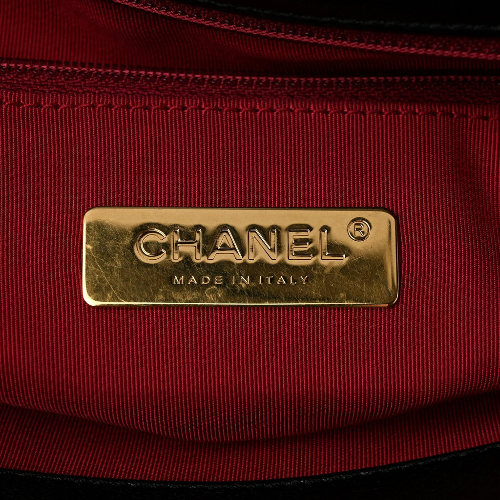 Lambskin Quilted Maxi Chanel 19 Flap Black