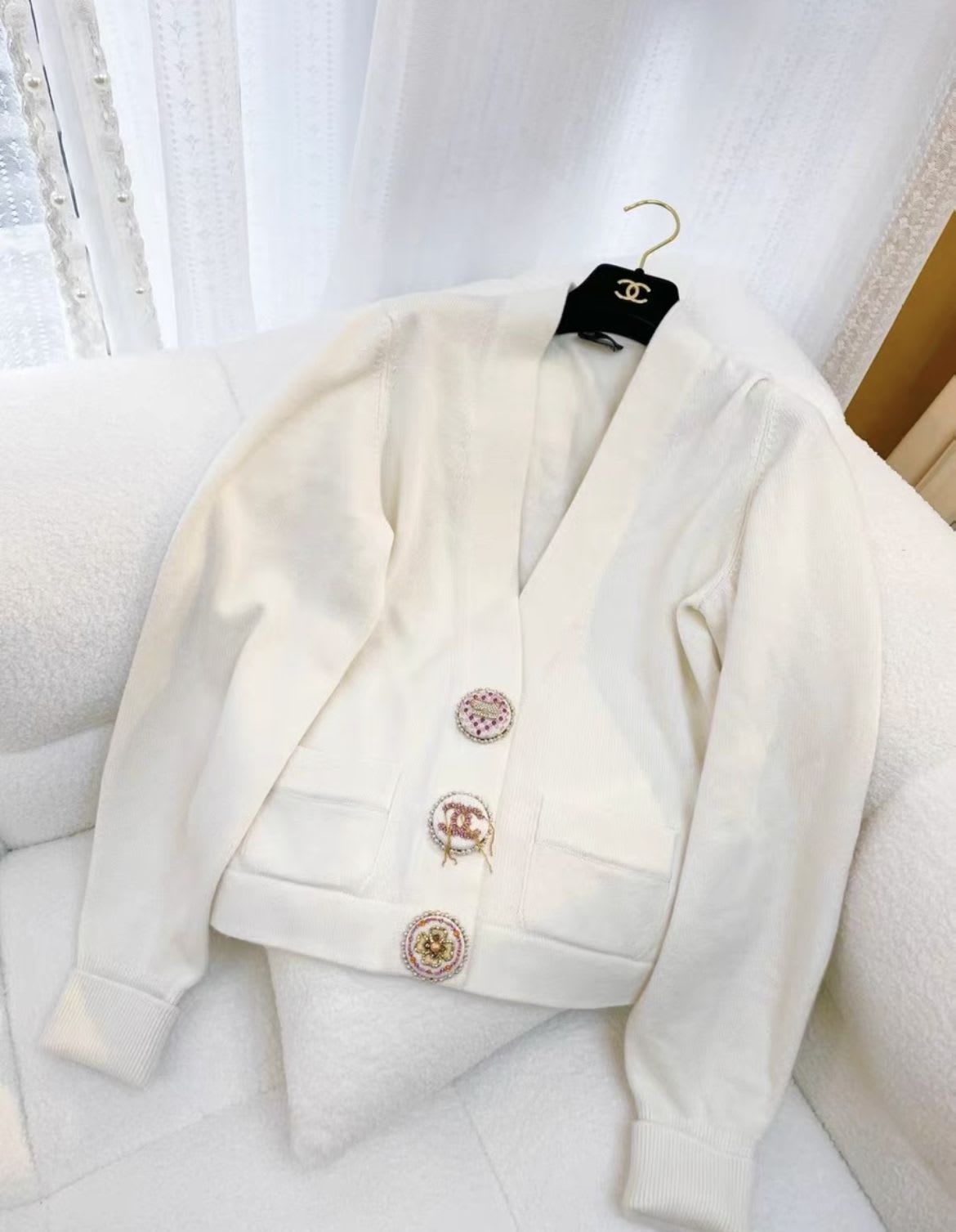 Chanel 22A off-white cashmere knitted igan