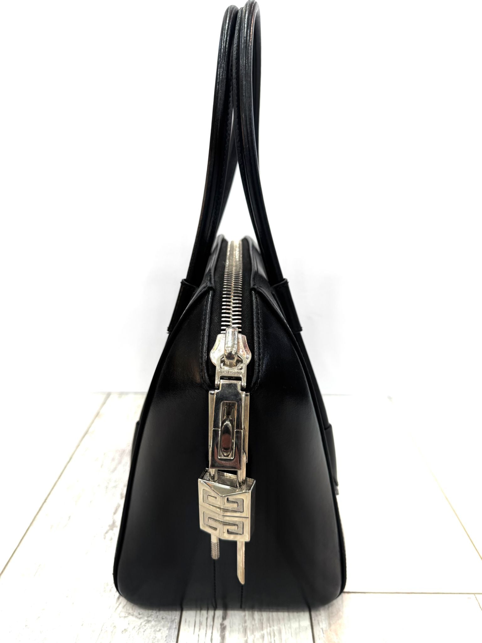 GIVENCHY ANTIGONA TOP HANDLE BAG MEDIUM