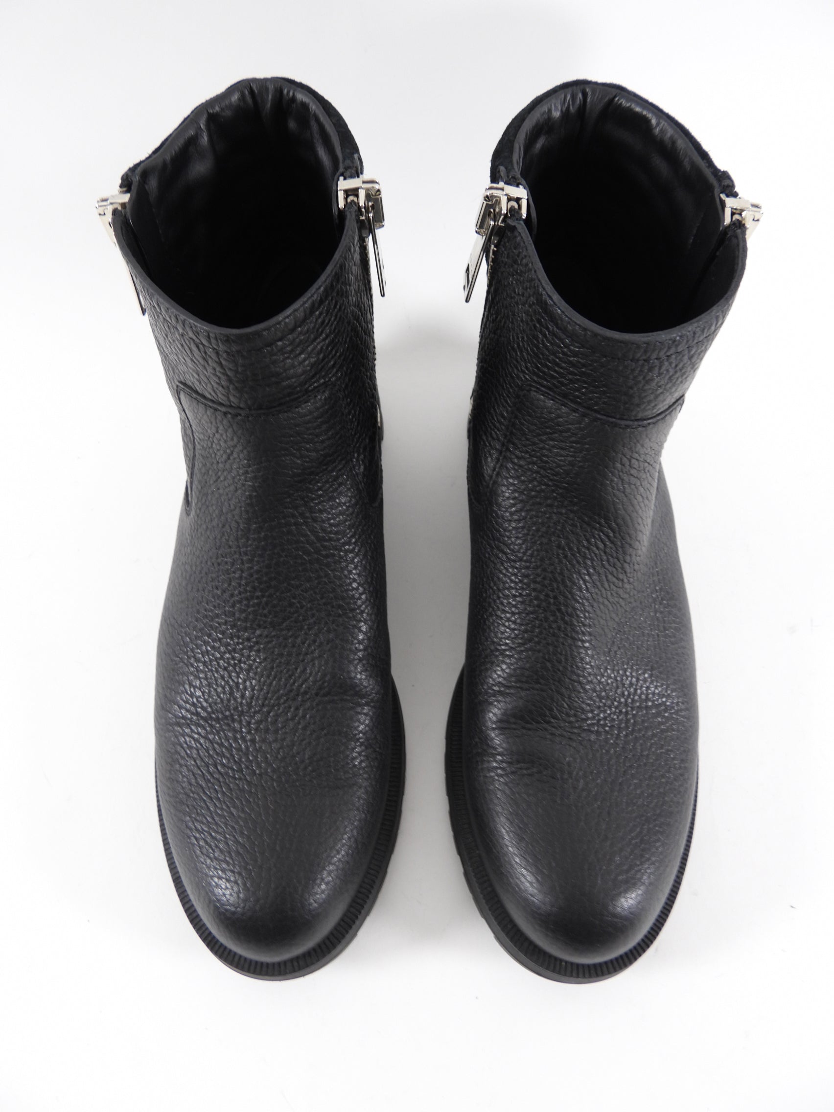 Gucci Black Grained Leather Ankle Boot - 38.5