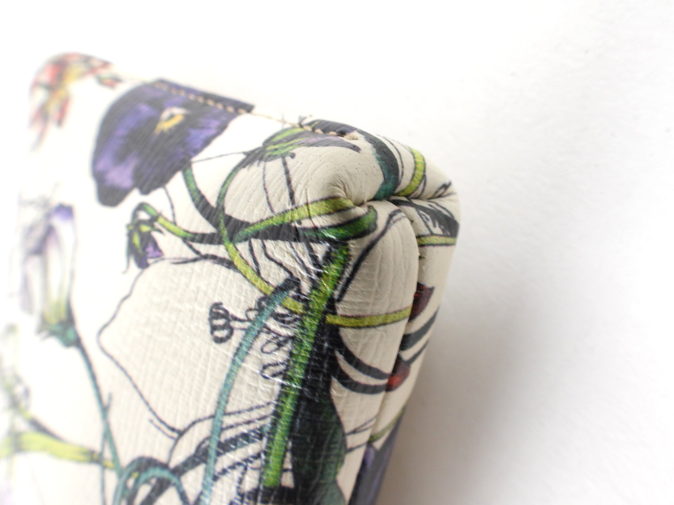 Gucci Ivory Calfskin Flora Infinity Small Zip Pouch