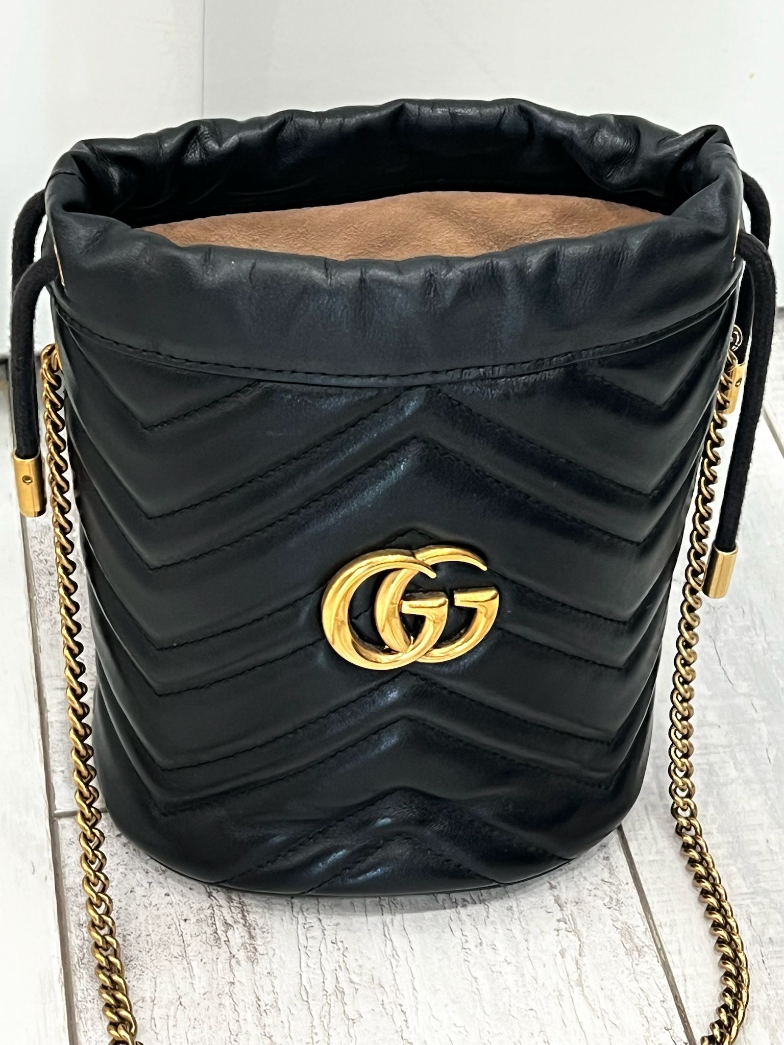 GUCCI DOUBLE G MARMONT MINI BUCKET BAG