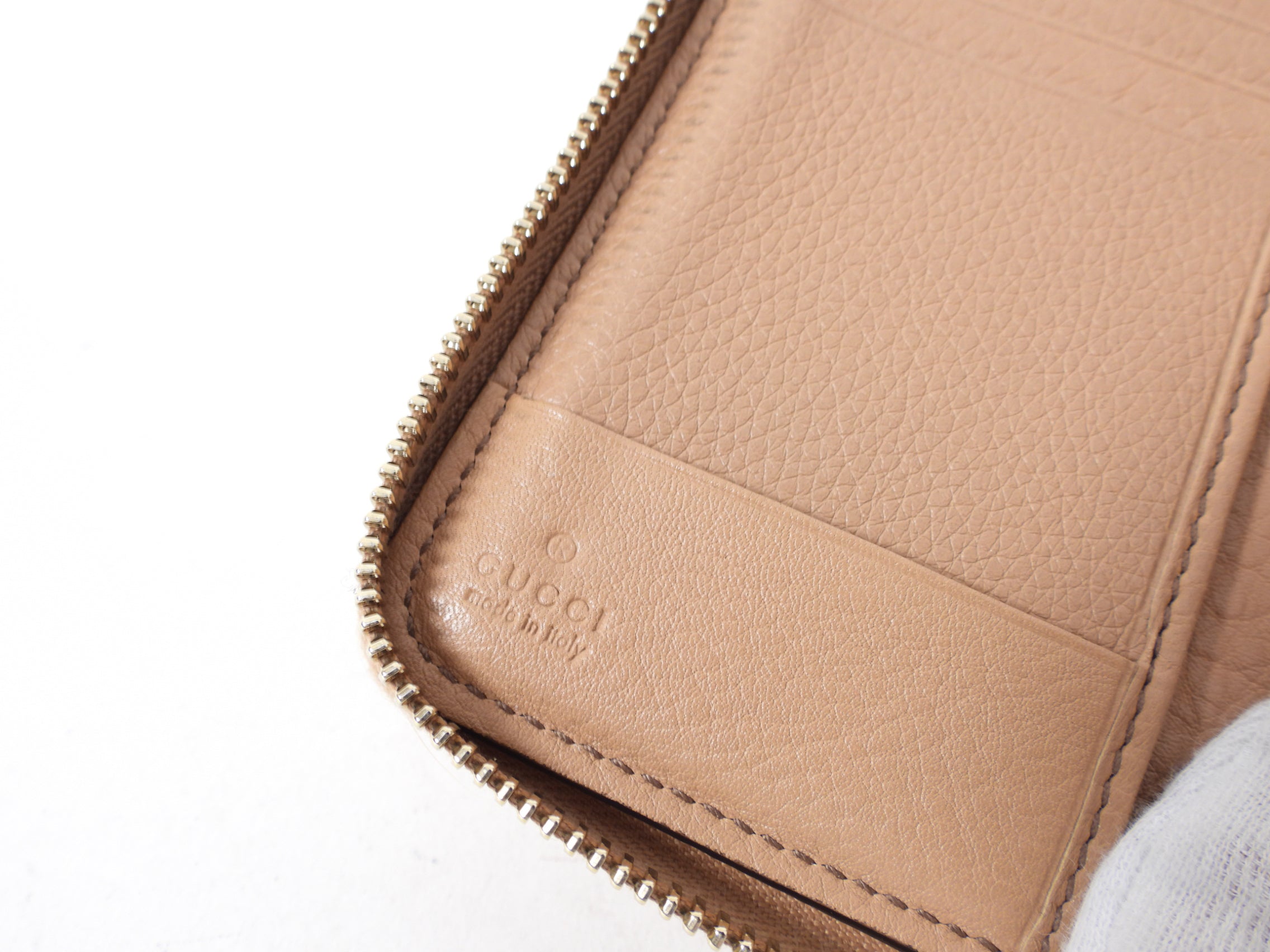 Gucci Beige Leather Soho Zip Wallet with Tassel
