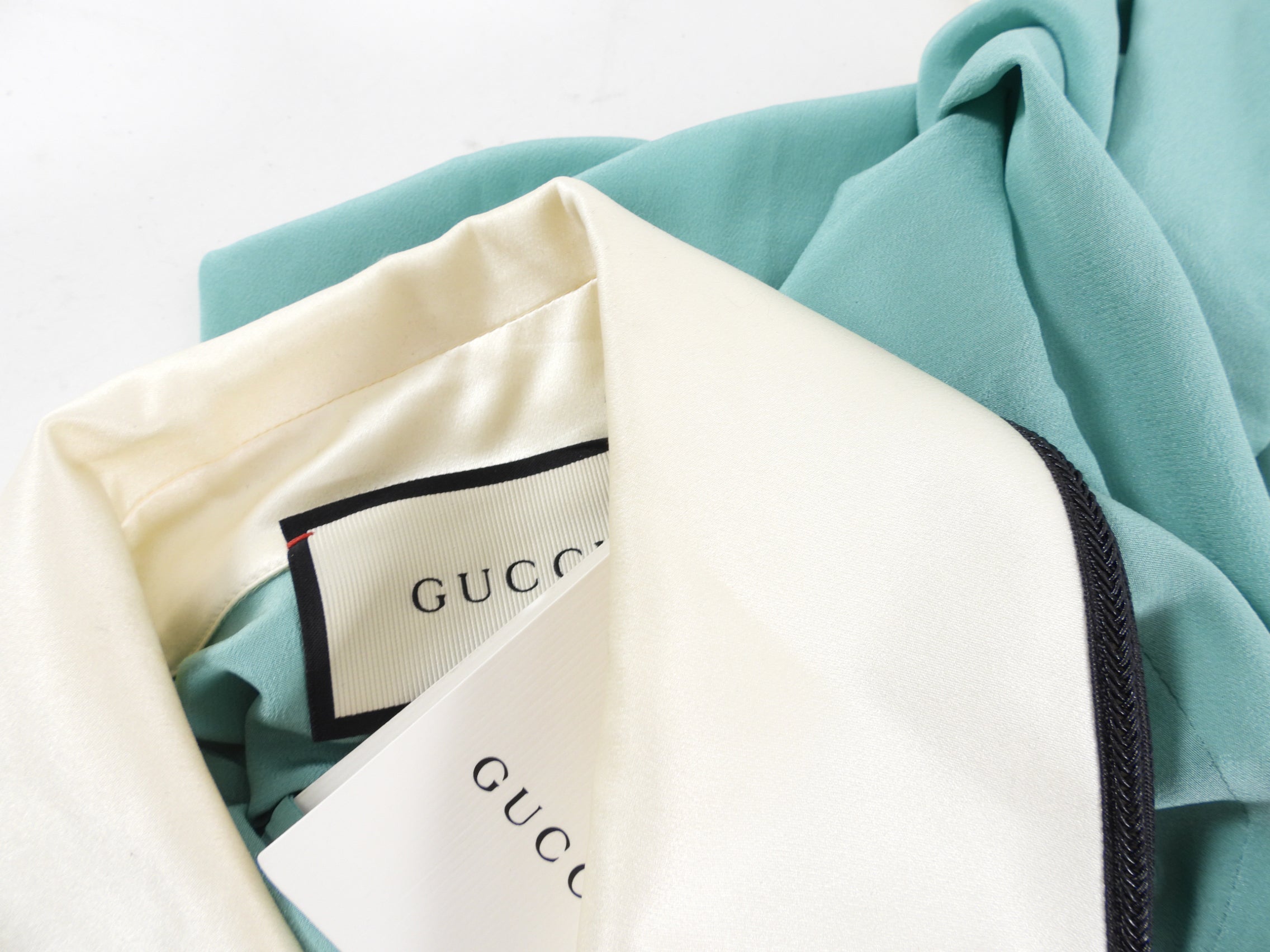 Gucci Aqua Silk Blouse with White Collar / Cuffs and Pink Bow - IT42 / 6