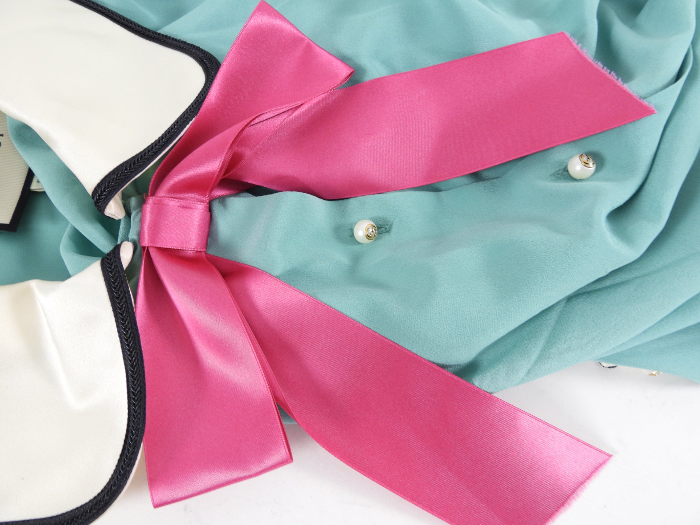 Gucci Aqua Silk Blouse with White Collar / Cuffs and Pink Bow - IT42 / 6