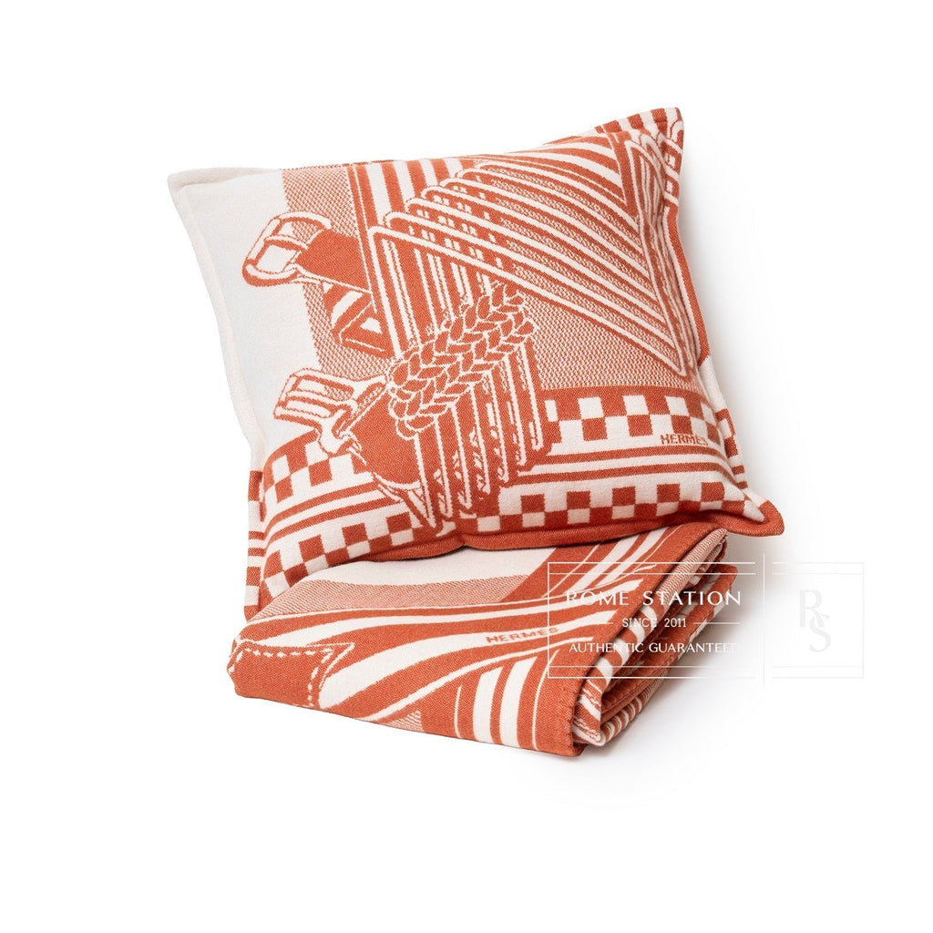 Hermès Sangles en Zig Zag Laine Cream/Rose Throw Blanket and Pillow Set