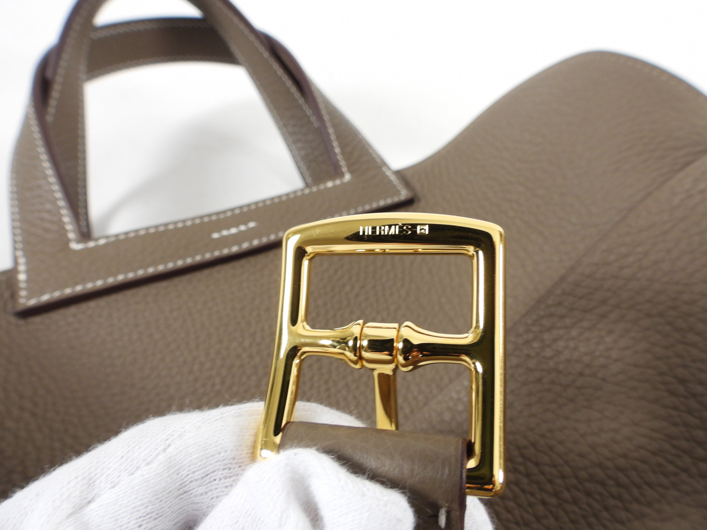 Hermes Halzan 31 Etoupe GM Taurillon Clemence GHW