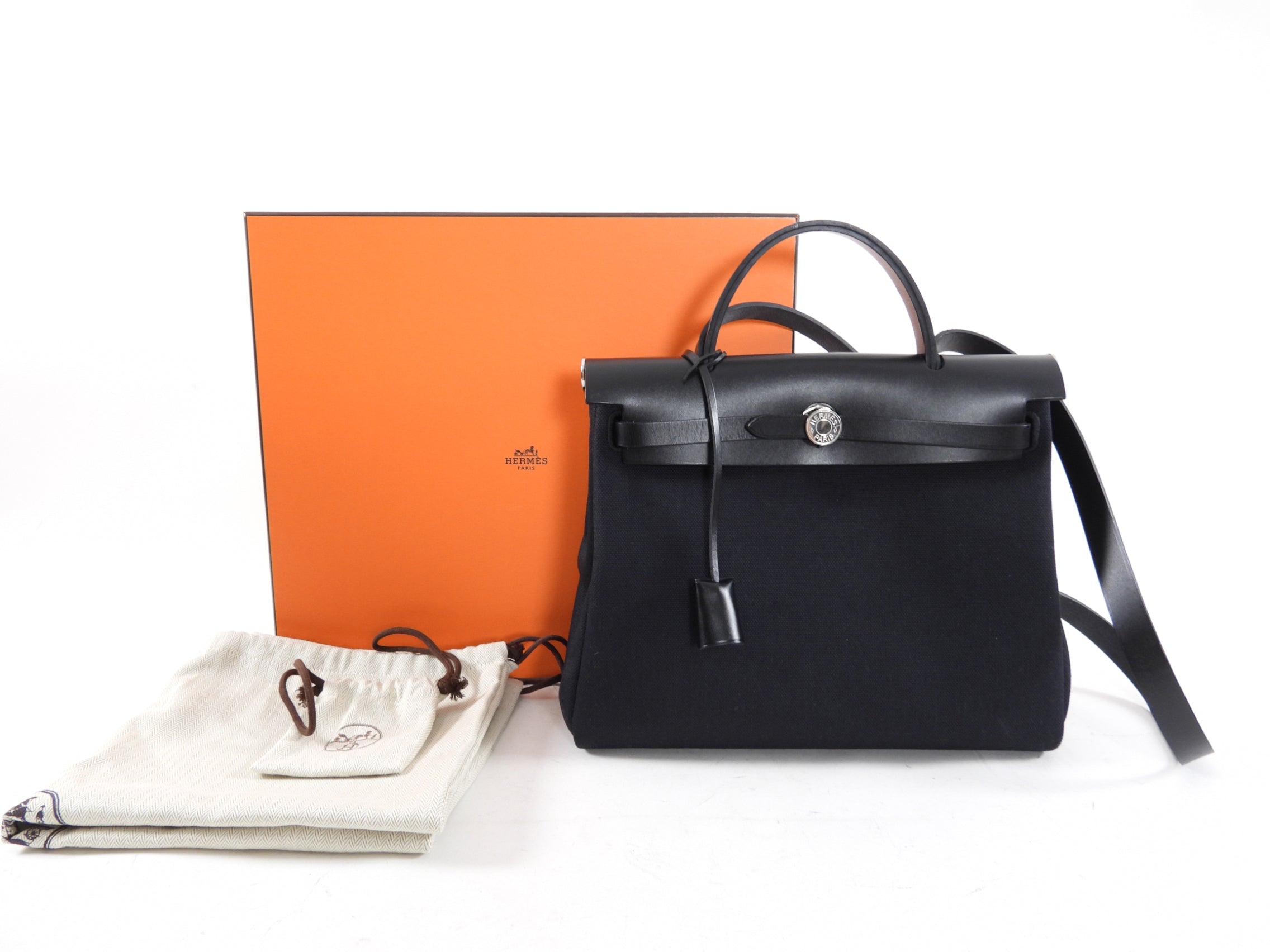 Hermes Herbag Zip Retourne 31 Black Toile Militaire / Vache Hunter - 2023