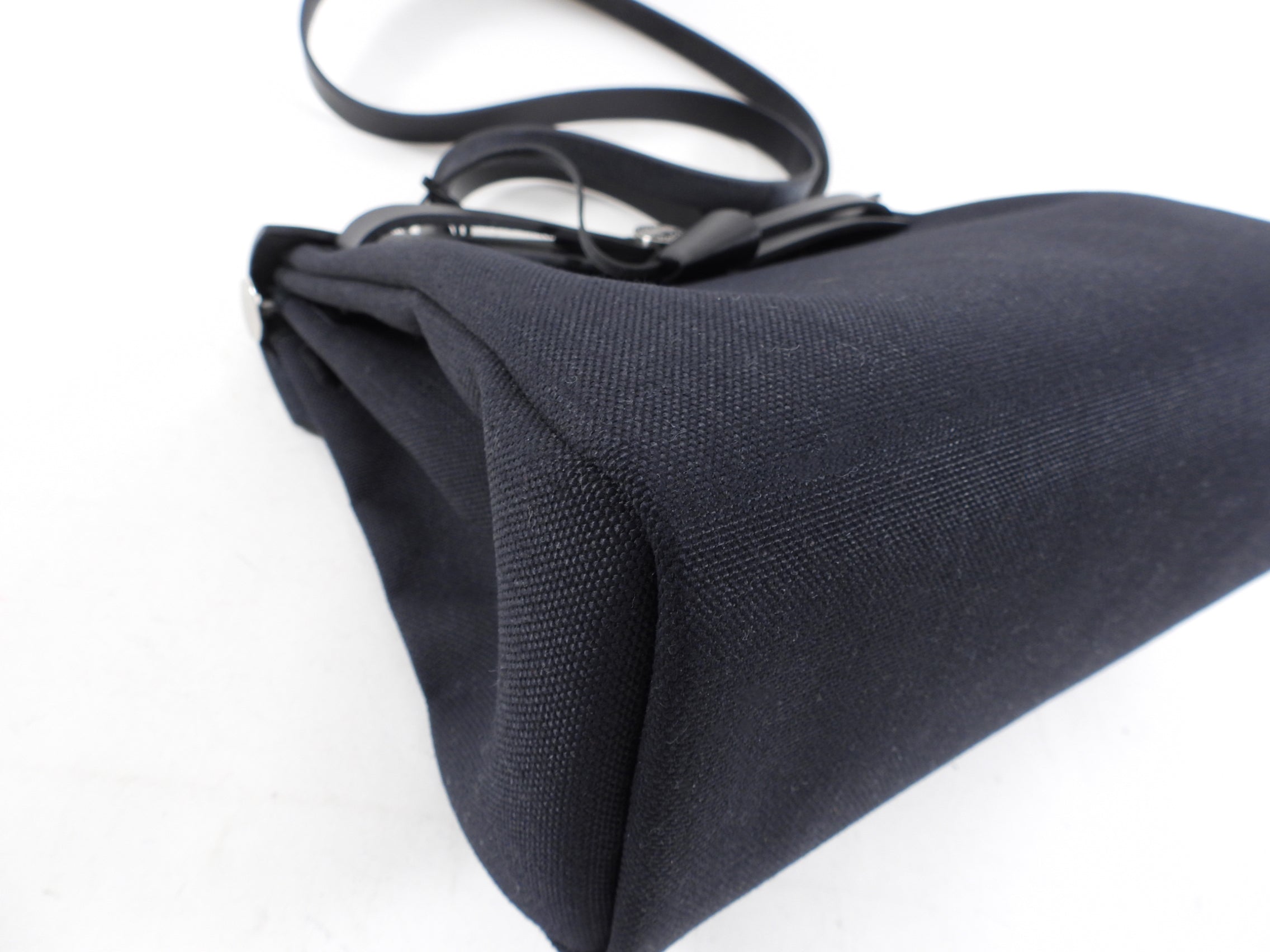Hermes Herbag Zip Retourne 31 Black Toile Militaire / Vache Hunter - 2023