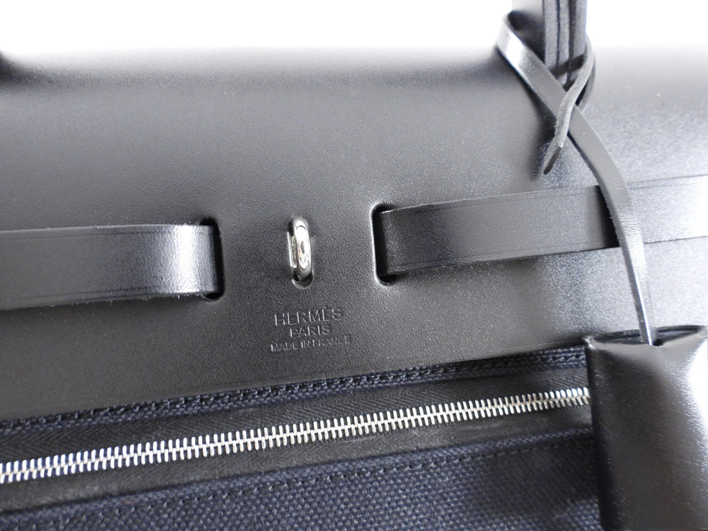 Hermes Herbag Zip Retourne 31 Black Toile Militaire / Vache Hunter - 2023