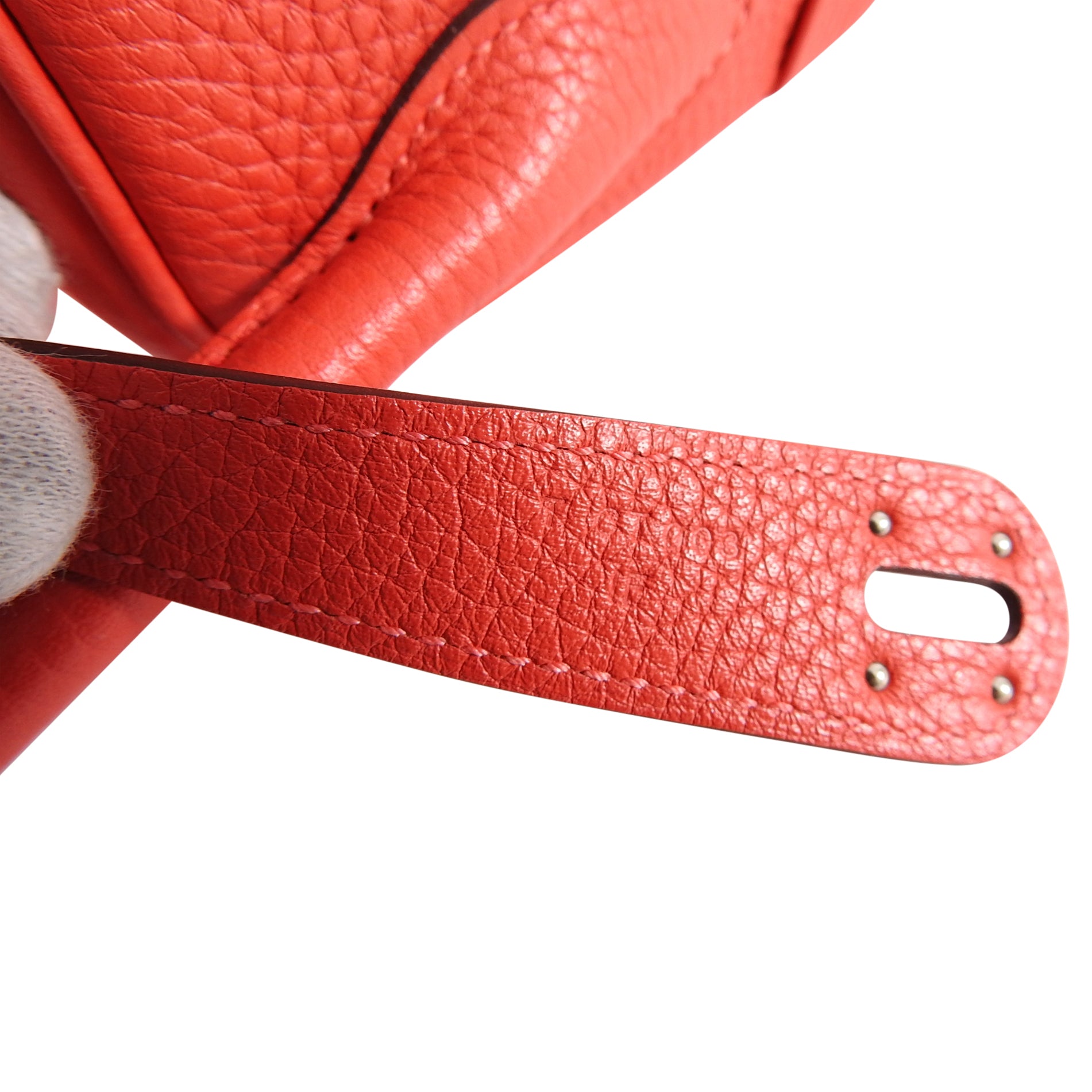 Hermes Lindy 34 Shoulder Bag in Taurillon Clemence Rouge Pivoine