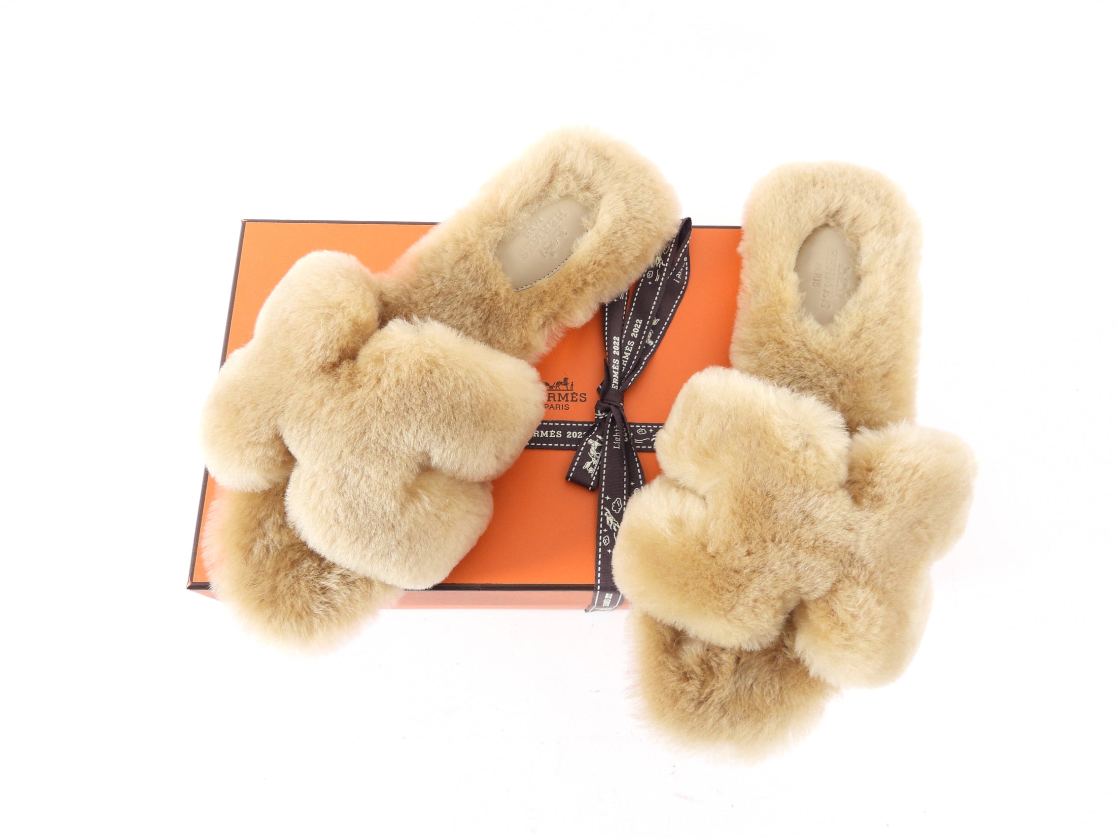 Hermes Beige Argile Shearling Oran Sandals - 37