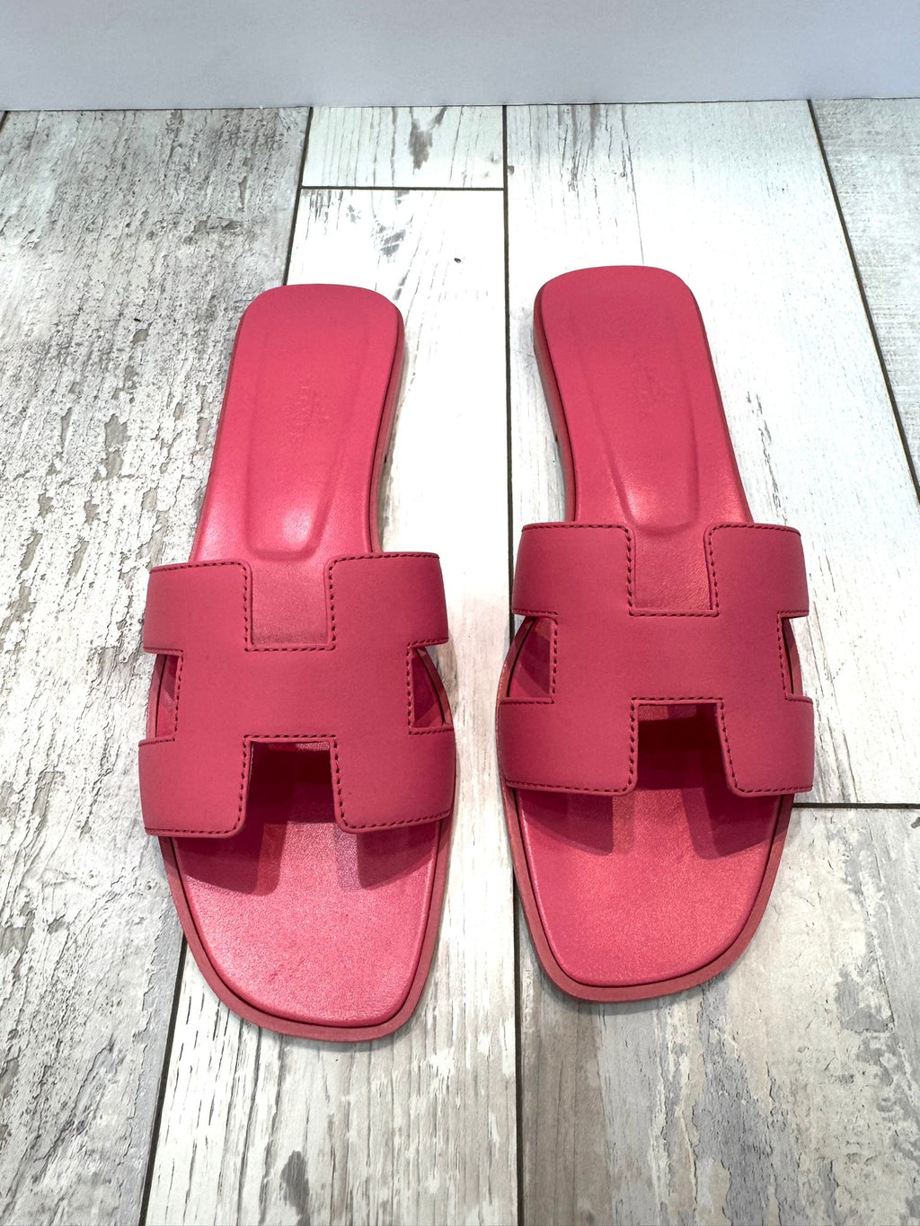 HERMÈS ORAN LEATHER SANDALS