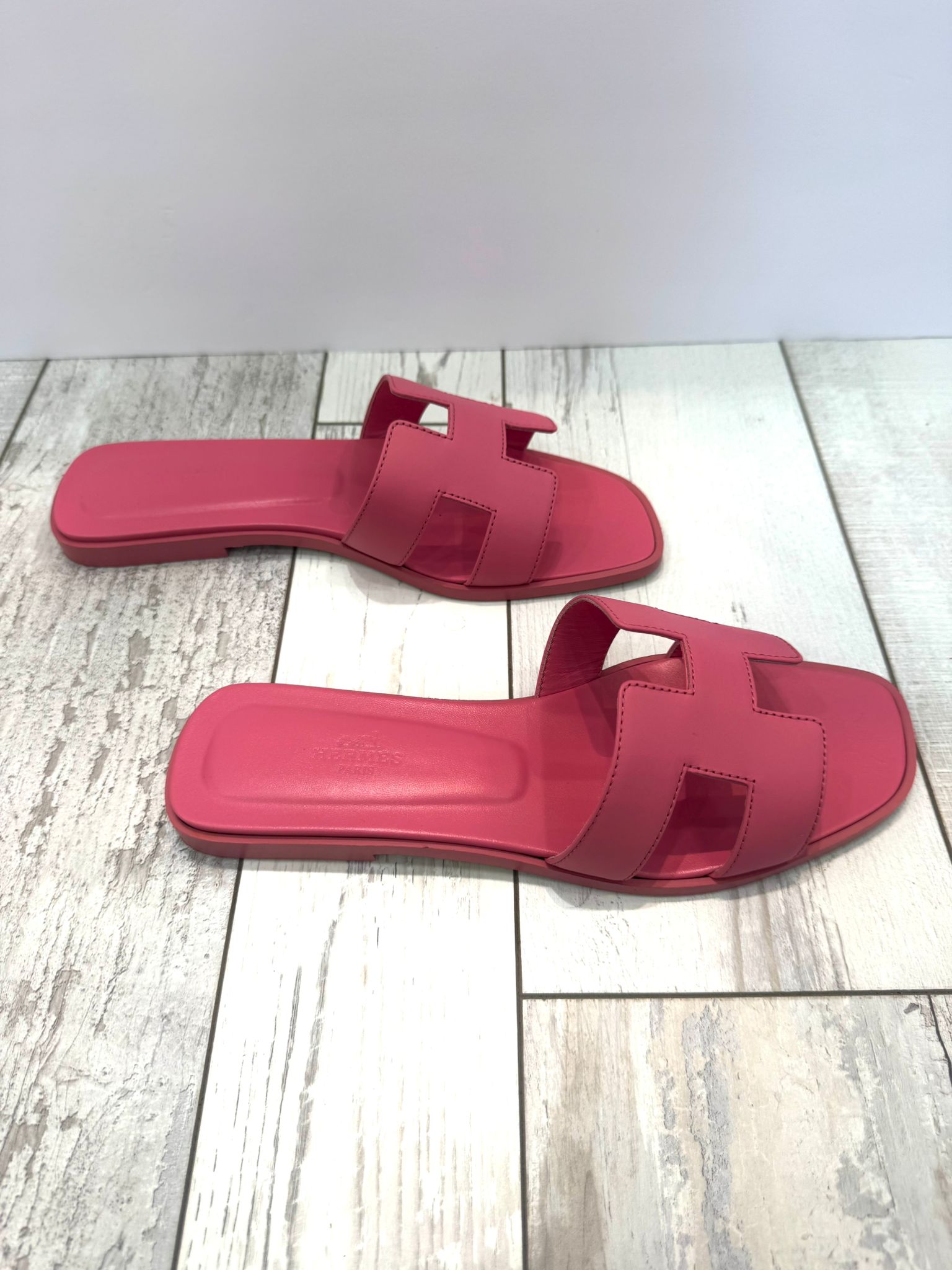 HERMÈS ORAN LEATHER SANDALS
