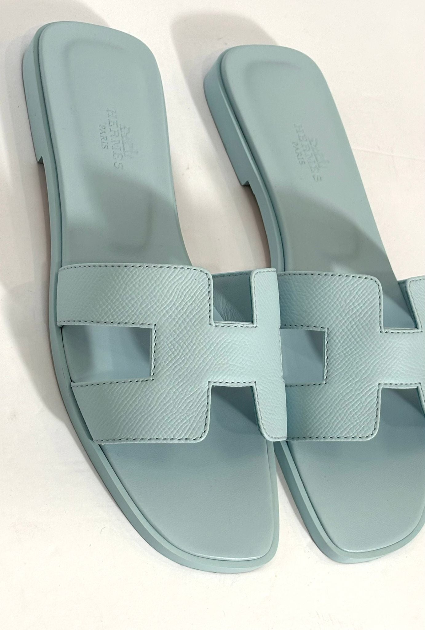 HERMÈS ORAN LEATHER SANDALS